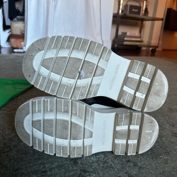 Bottega Venetta Tire Chelsea Boot in Black / Sea Salt - Picture 7 of 12